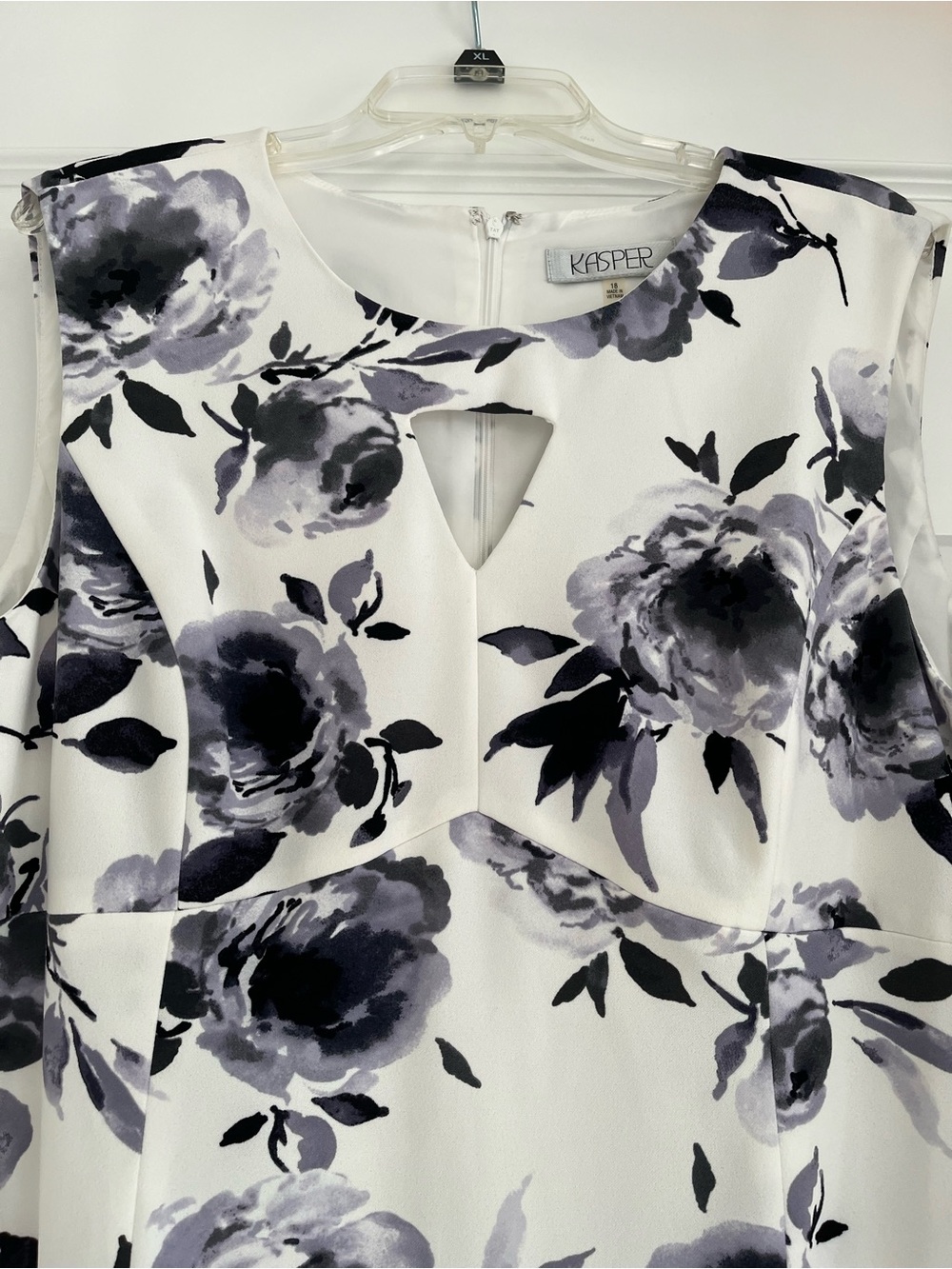 Kasper Sleeveless Midi Shift Dress in Black & White Floral - Picture 2 of 4